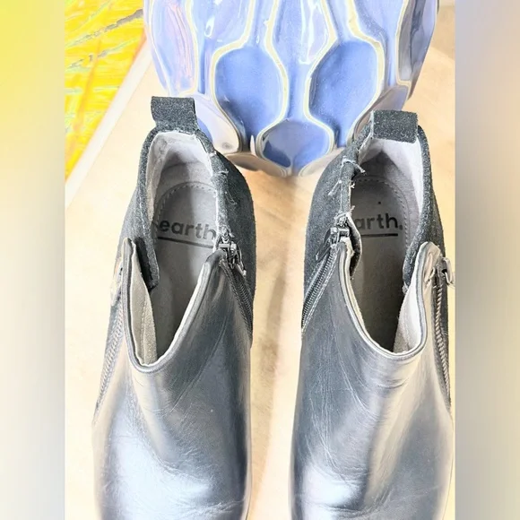 Earth Black Leather Ankle Boots 6.5M Side Zip Comfort Block Heel - Picture 2 of 11